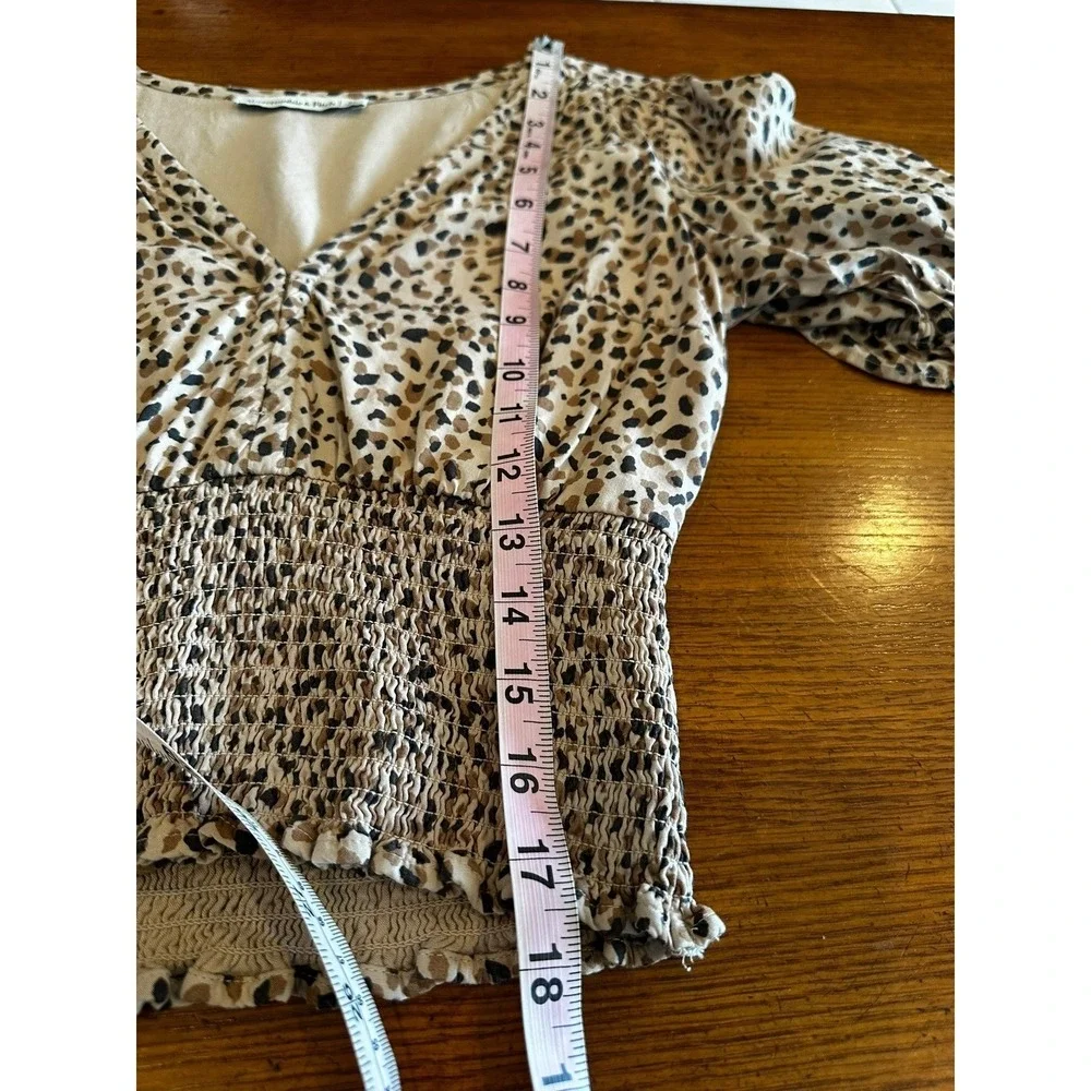 Abercrombie & Fitch Leopard Print Smocked Waist V-Neck Crop Top Tan Black XS
